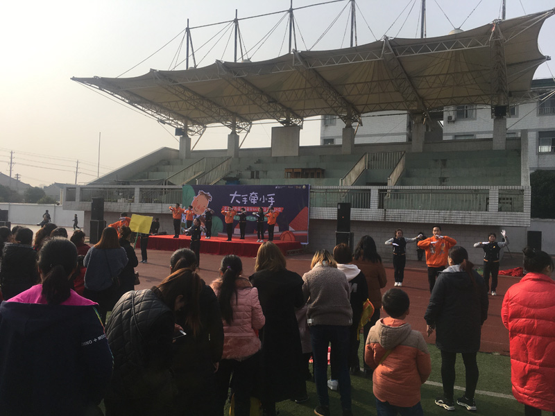 庆祝：堂颂杯首届金色童年幼儿园亲子运动会举办成功